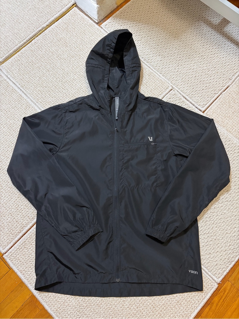 Vuori Men L Daybreak Hooded Windbreaker Jacket Black Athleisure Gorpcore Sporty
